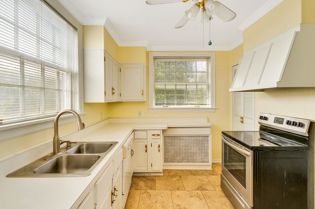 212 S Crest Road, Chattanooga, TN 37404