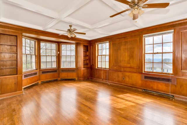 212 S Crest Road, Chattanooga, TN 37404