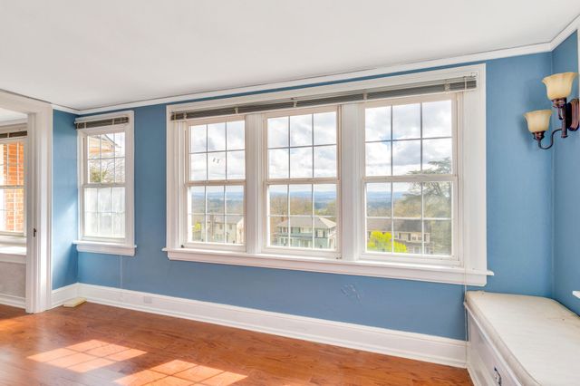 212 S Crest Road, Chattanooga, TN 37404