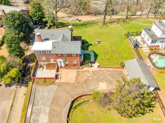 212 S Crest Road, Chattanooga, TN 37404