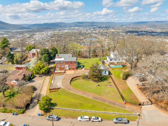212 S Crest Road, Chattanooga, TN 37404