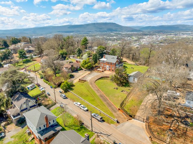 212 S Crest Road, Chattanooga, TN 37404