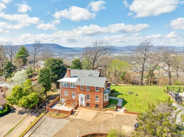 212 S Crest Road, Chattanooga, TN 37404