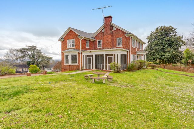 212 S Crest Road, Chattanooga, TN 37404