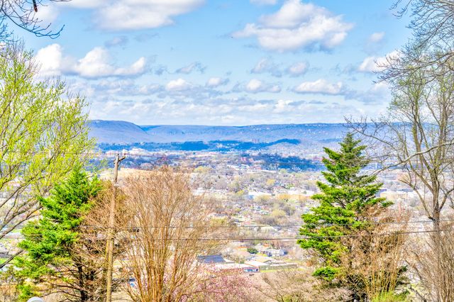 212 S Crest Road, Chattanooga, TN 37404