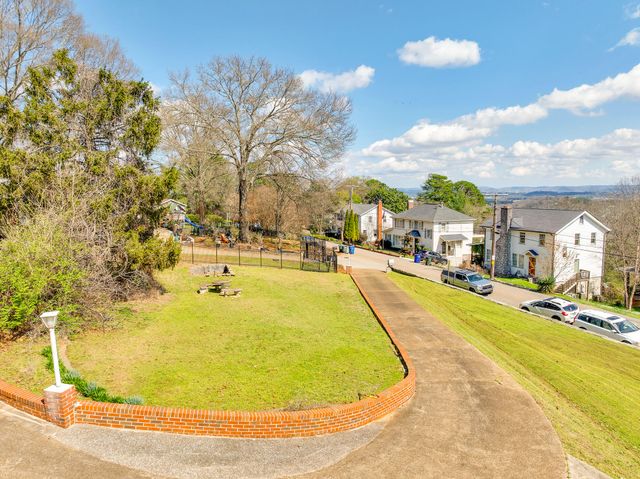 212 S Crest Road, Chattanooga, TN 37404