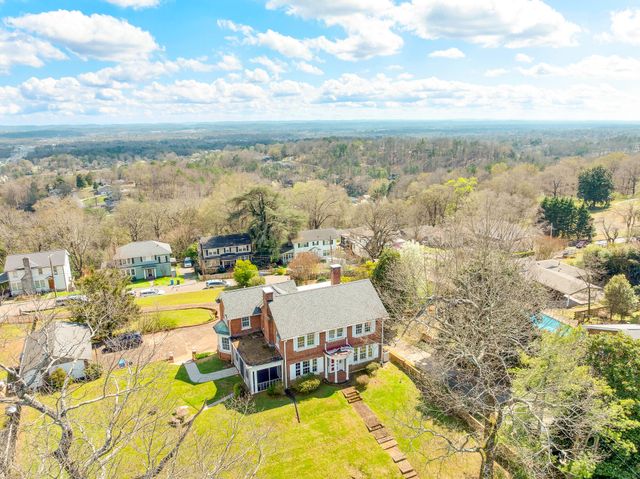 212 S Crest Road, Chattanooga, TN 37404