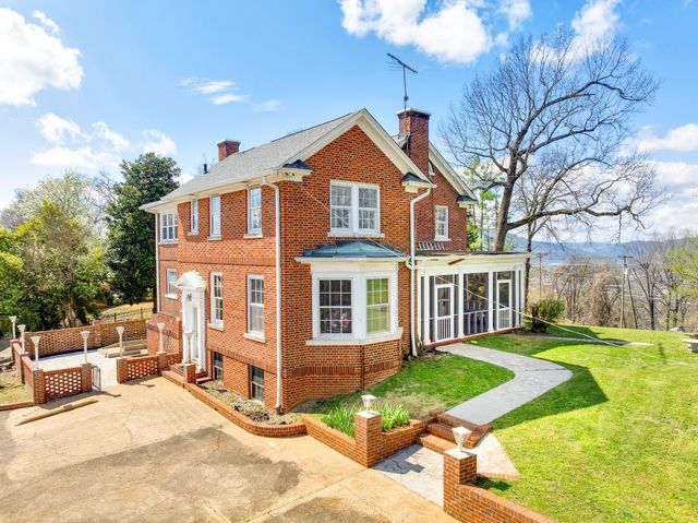 212 S Crest Road, Chattanooga, TN 37404