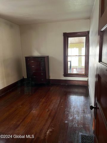 1643 Rugby Road, Schenectady, NY 12309