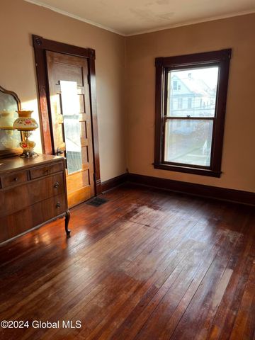 1643 Rugby Road, Schenectady, NY 12309