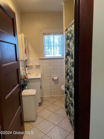 1643 Rugby Road, Schenectady, NY 12309