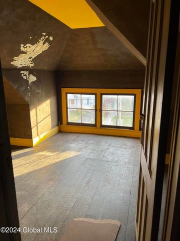 1643 Rugby Road, Schenectady, NY 12309