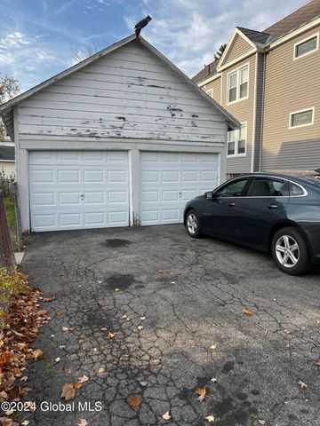 1643 Rugby Road, Schenectady, NY 12309
