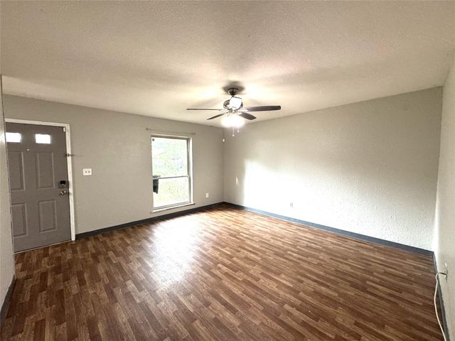 1407 Pendergrass ST, Lockhart, TX 78644