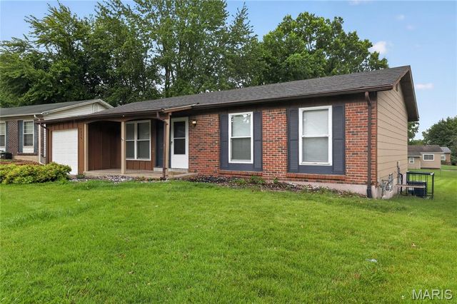 6220 Pennyrich Court, Florissant, MO 63033