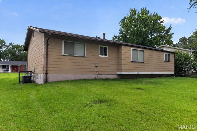 6220 Pennyrich Court, Florissant, MO 63033