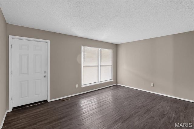6220 Pennyrich Court, Florissant, MO 63033
