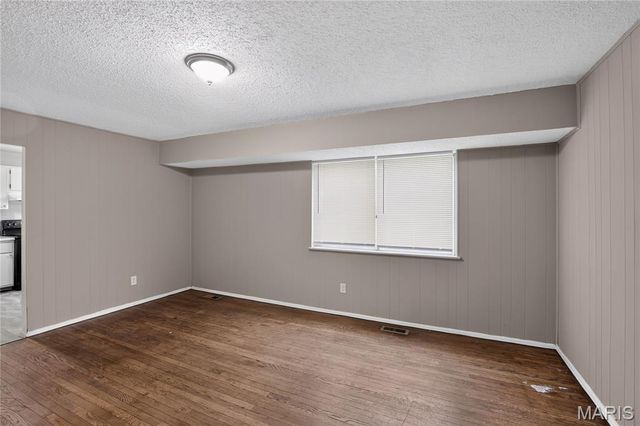 6220 Pennyrich Court, Florissant, MO 63033