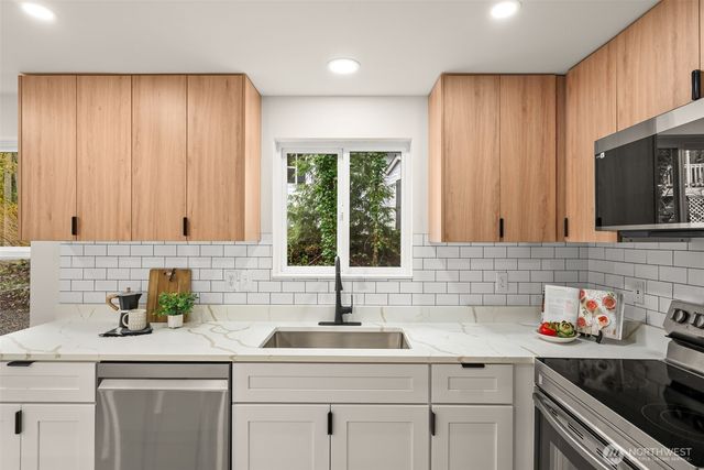 7605 NE Hidden Cove Rd, Bainbridge Island, WA 98110