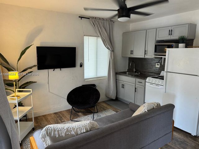 1101 NE 14th Avenue 1, Fort Lauderdale, FL 33304