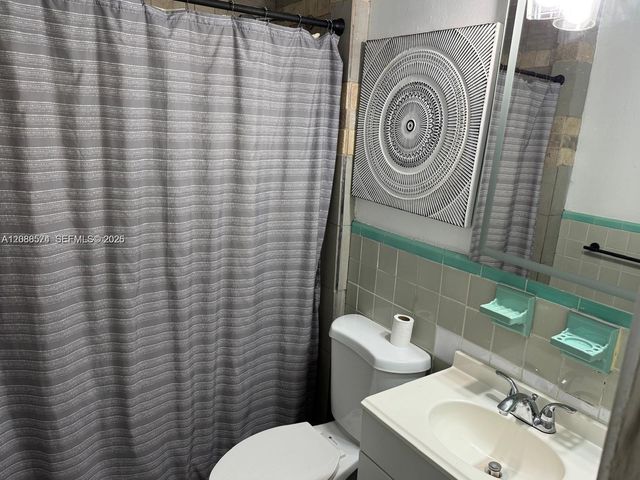 1101 NE 14th Avenue 1, Fort Lauderdale, FL 33304