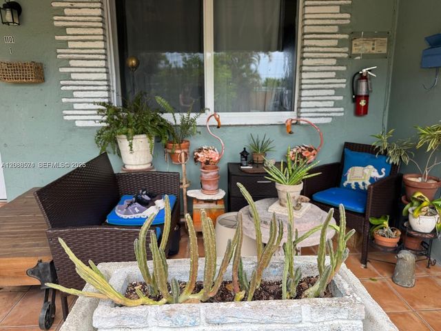 1101 NE 14th Avenue 1, Fort Lauderdale, FL 33304