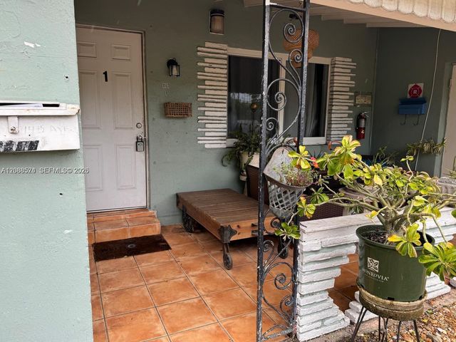 1101 NE 14th Avenue 1, Fort Lauderdale, FL 33304