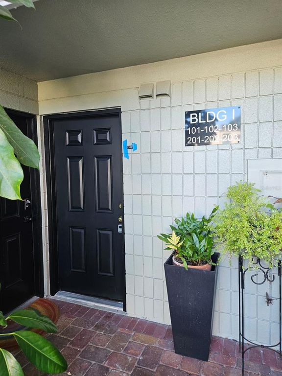 Image 2 of property listing at 2424 W TAMPA BAY BOULEVARD I102, Tampa, FL 33607