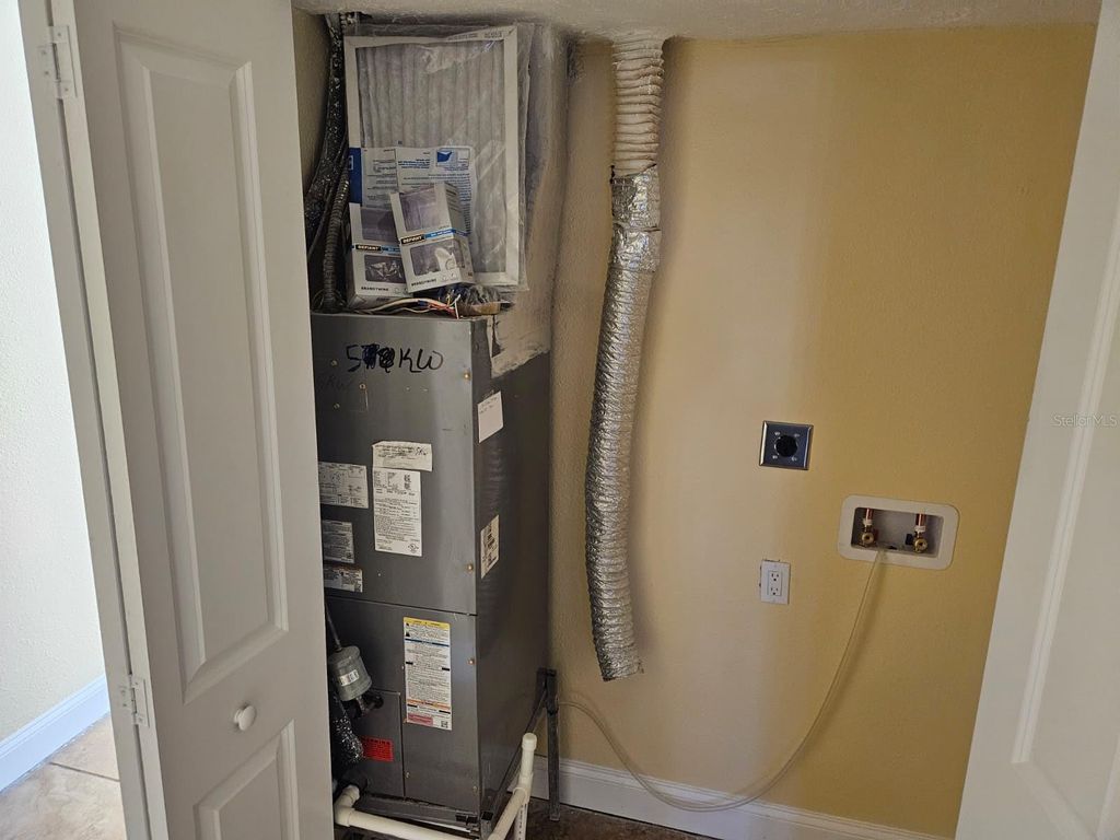 Image 3 of property listing at 2424 W TAMPA BAY BOULEVARD I102, Tampa, FL 33607