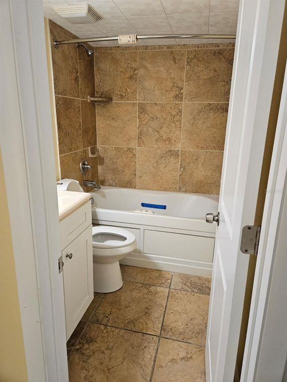 Image 5 of property listing at 2424 W TAMPA BAY BOULEVARD I102, Tampa, FL 33607