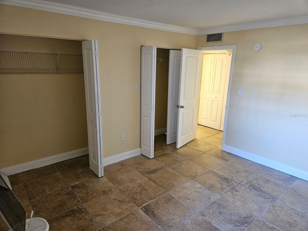 Image 8 of property listing at 2424 W TAMPA BAY BOULEVARD I102, Tampa, FL 33607