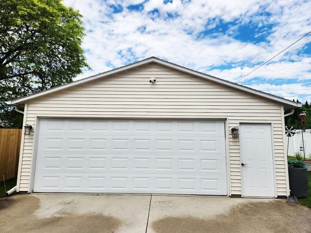 1430 S 19TH STREET, Sheboygan, WI 53081