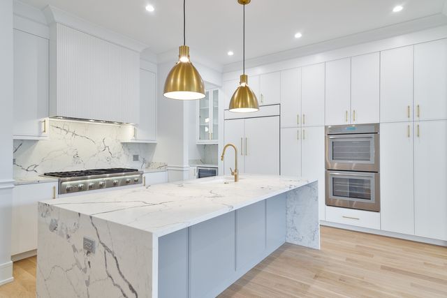 2535 W Belden Avenue, Chicago, IL 60647