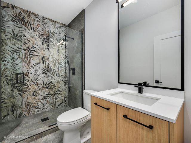 2535 W Belden Avenue, Chicago, IL 60647