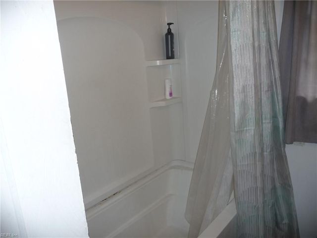 8215 Baywood DR, Norfolk, VA 23518