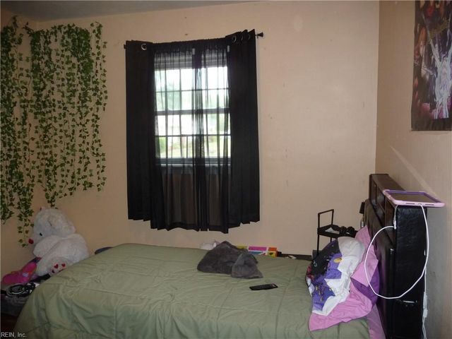 8215 Baywood DR, Norfolk, VA 23518