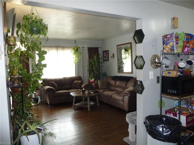 8215 Baywood DR, Norfolk, VA 23518