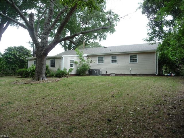 8215 Baywood DR, Norfolk, VA 23518