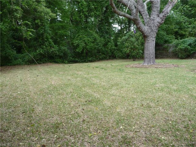 8215 Baywood DR, Norfolk, VA 23518