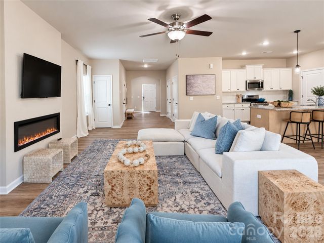 8913 Sawyer Run Court, Charlotte, NC 28215