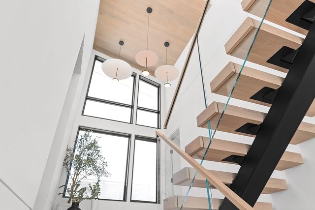 95 Deerfield Rd, Needham, MA 02492