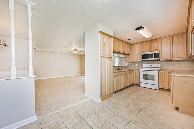 1113 N Heron Drive, Seabrook, TX 77586
