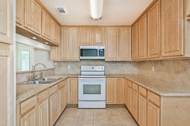 1113 N Heron Drive, Seabrook, TX 77586