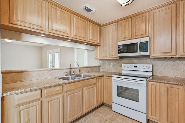 1113 N Heron Drive, Seabrook, TX 77586