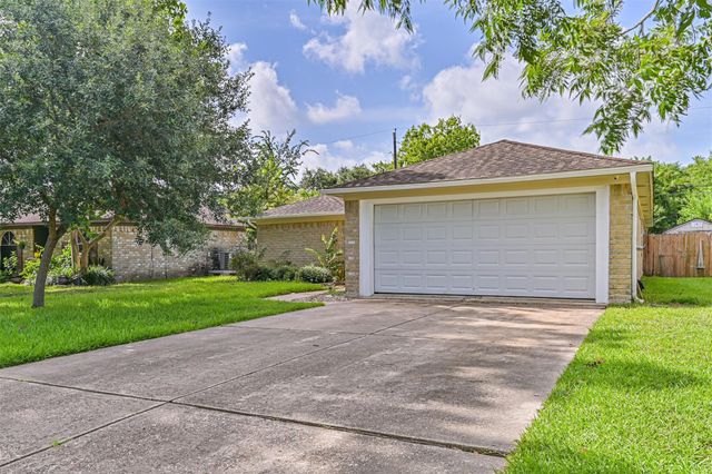 1113 N Heron Drive, Seabrook, TX 77586