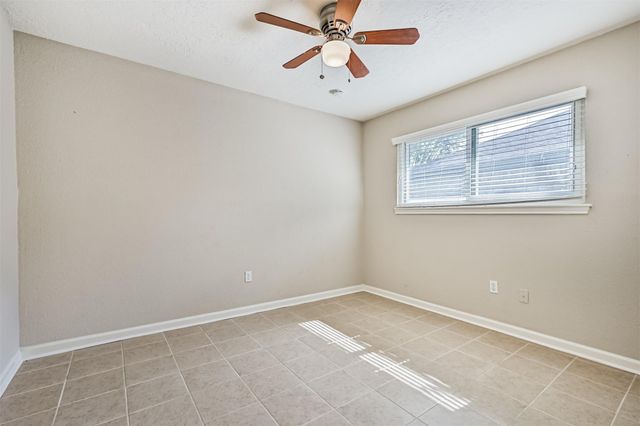 1113 N Heron Drive, Seabrook, TX 77586