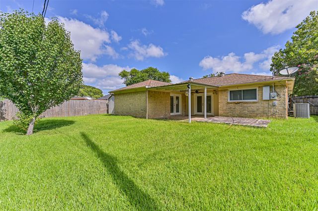 1113 N Heron Drive, Seabrook, TX 77586