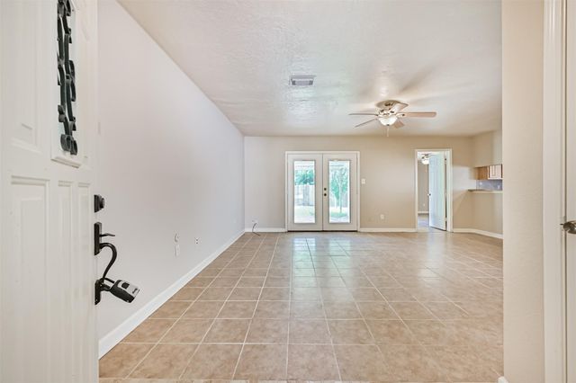 1113 N Heron Drive, Seabrook, TX 77586