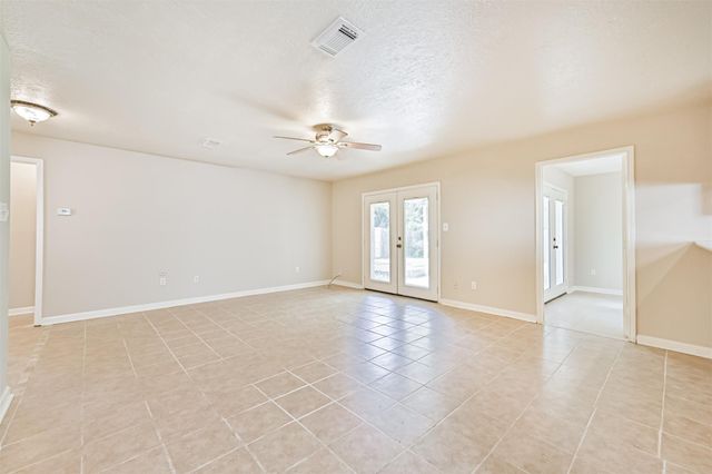 1113 N Heron Drive, Seabrook, TX 77586