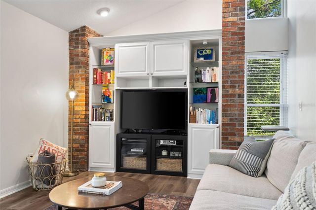 3102 WESSON WAY, Tampa, FL 33618